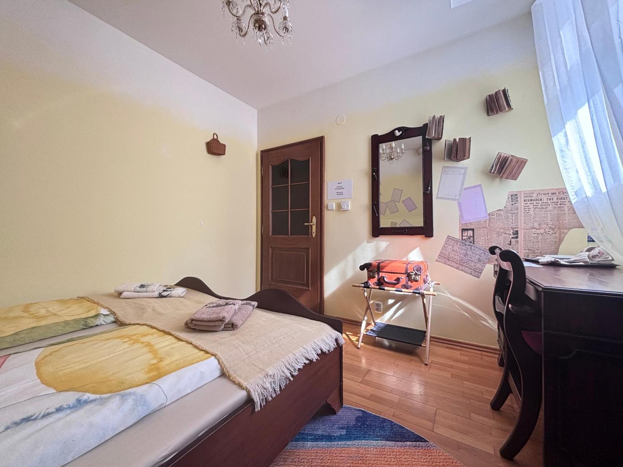 Poet'S Theme Room, Free Parking Карловы Вары Экстерьер фото